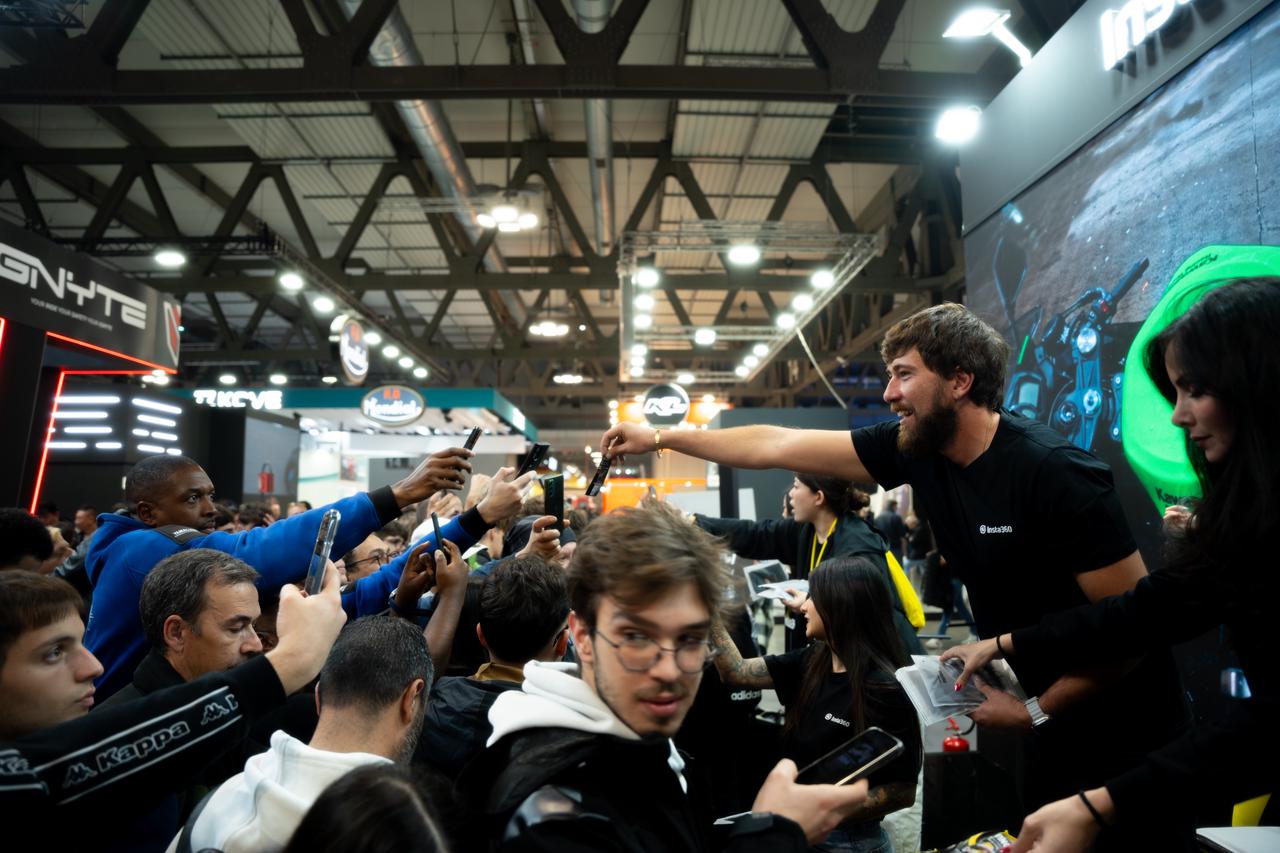 A crowd gathers at the Insta360 booth at EICMA 2024.